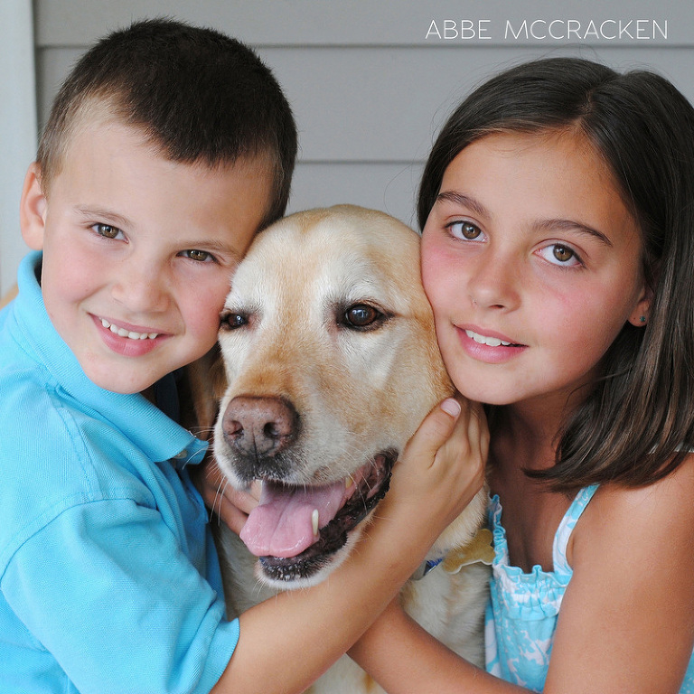 children and their yellow lab