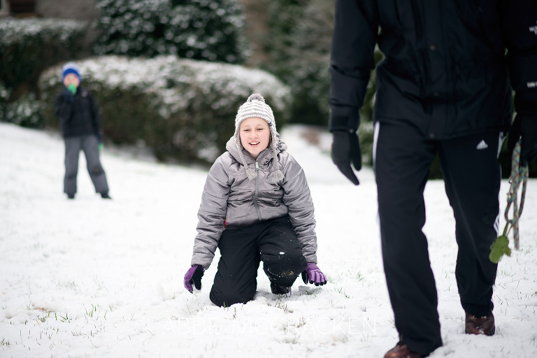 A family enjoying the Charlotte NC snow by Charlotte Children's Photographer Abbe McCracken