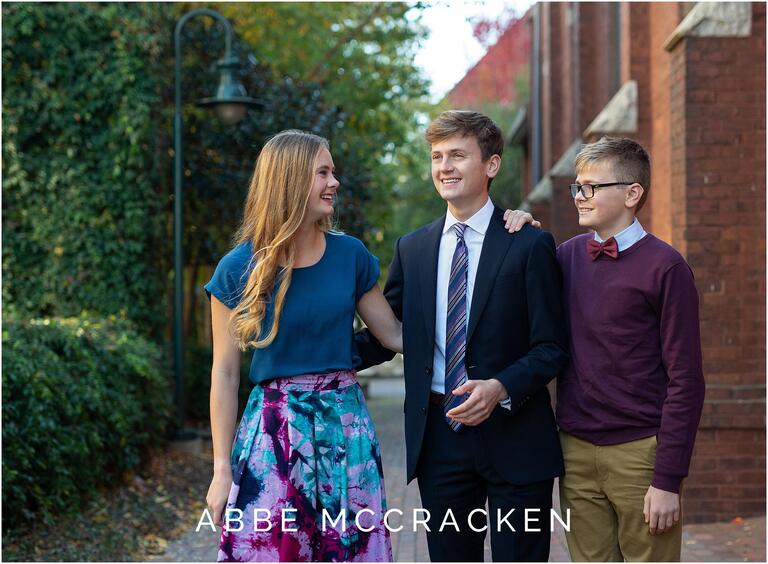 Charlotte NC uptown - candid senior picture with siblings
